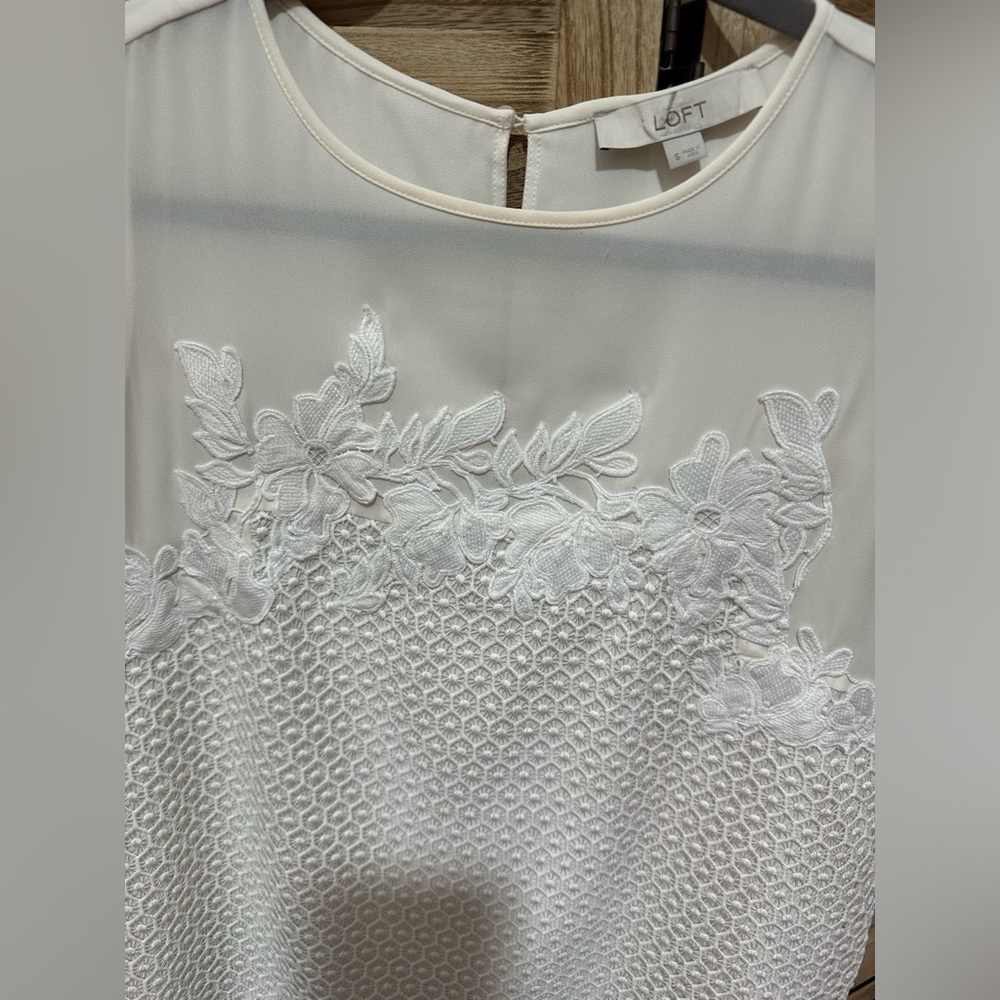 Loft sleeveless blouse